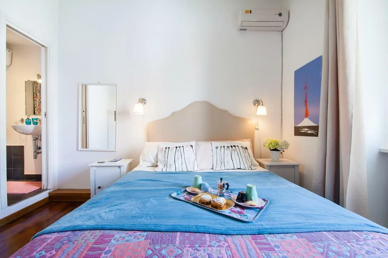 Napolicentro Mare - Sea View Rooms & Suites 2*, Neapel