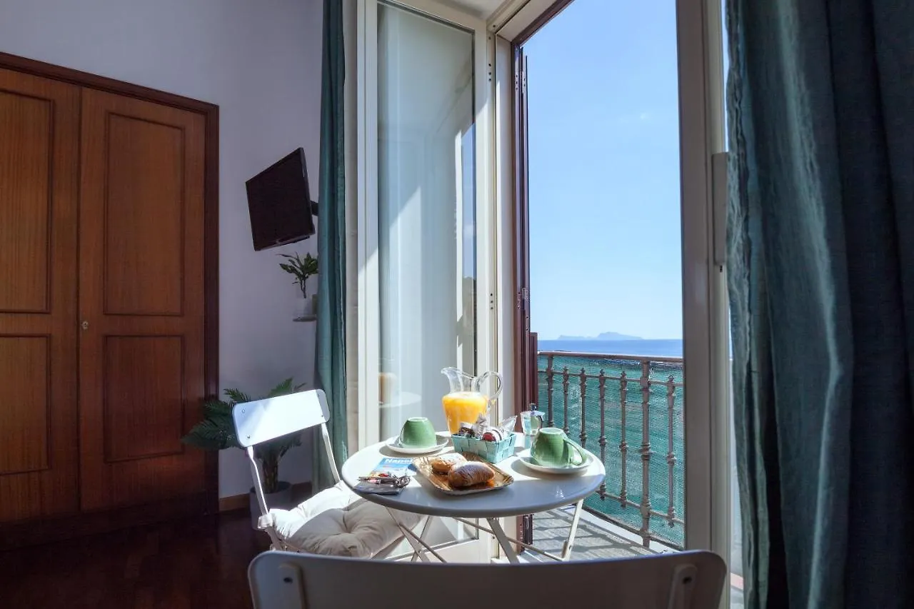 Napolicentro Mare - Sea View Rooms & Suites 2*, Nápoles